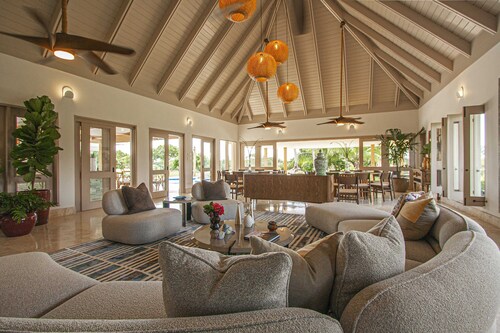 ATTRACTIVE RATES JUST REMODELED  - Near Beach 4 BD Amazing Golf View Villa