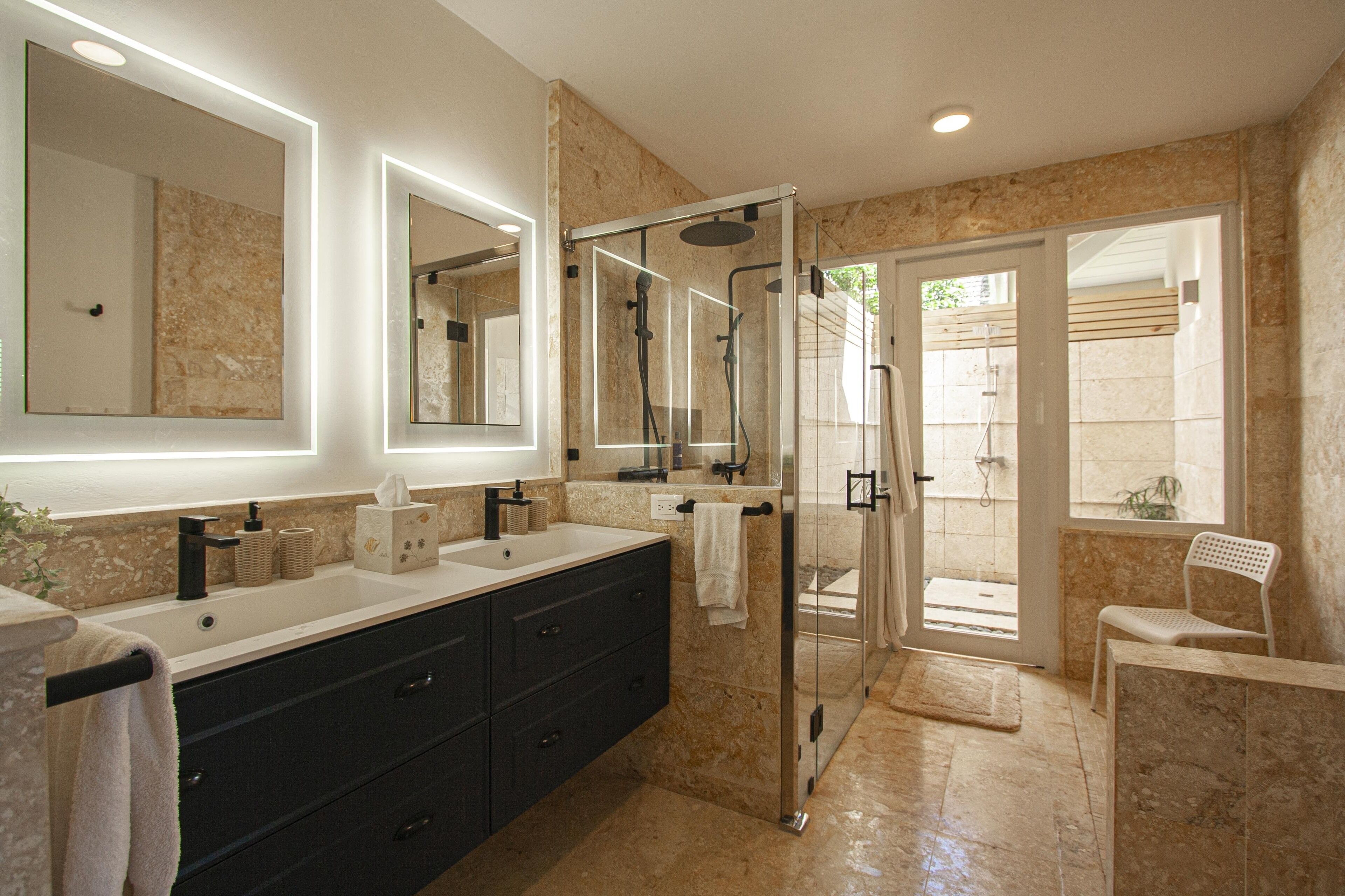 Combined shower/tub, hair dryer, bidet, towels
