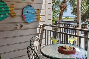 Outdoor dining - Brand New As Seen on HGTV! Deluxe Beachfront Villa W/ Beautiful Ocean Views (Hilton Head Island)