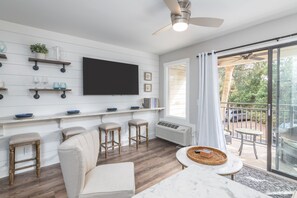 Smart TV, DVD player, video library - Brand New As Seen on HGTV! Deluxe Beachfront Villa W/ Beautiful Ocean Views (Hilton Head Island)