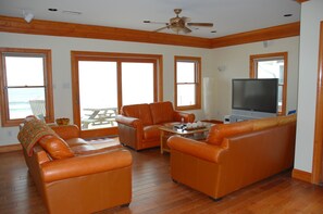 TV, DVD player, stereo - Beautiful beach home on the Jersey Shore (Point Pleasant Beach)