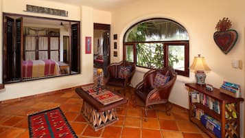 2 chambres, coffres-forts dans les chambres, fer et planche à repasser