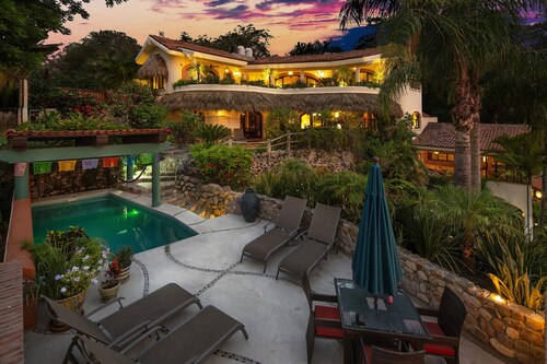 Grandes villas privées 1 & 2 / BD, vues sur l'océan, belle piscine, emplacement idéal