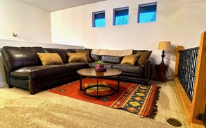 Interior - Relax in the Pines at the Flagstaff Base Camp (Flagstaff)