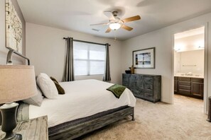 3 bedrooms, desk, iron/ironing board, free WiFi - Relax in the Pines at the Flagstaff Base Camp (Flagstaff)