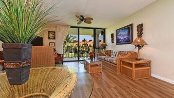 Smart-TV, DVD-spiller, fotballspill og bordtennis