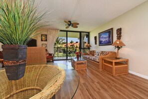 TV connectée, lecteur de DVD, baby-foot, table de tennis de table