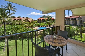 Outdoor dining - Kamaole Sands -inner court - ocean views- Remodeled (Kihei)