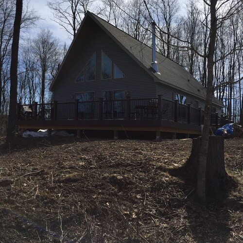 Three Bedroom, Three Bath Hilltop Retreat