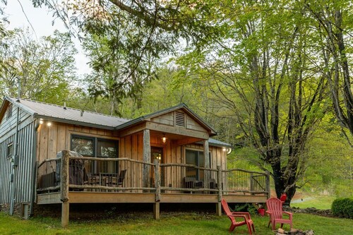 Luxury Farm Cottage, Amazing Views, Hot Tub, See our reviews! 