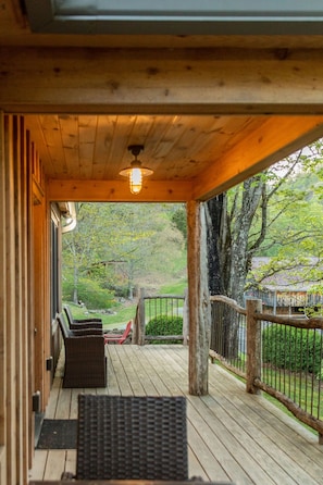 Terrace/patio - Luxury Farm Cottage, Amazing Views, Hot Tub, See our reviews! (Sugar Grove)