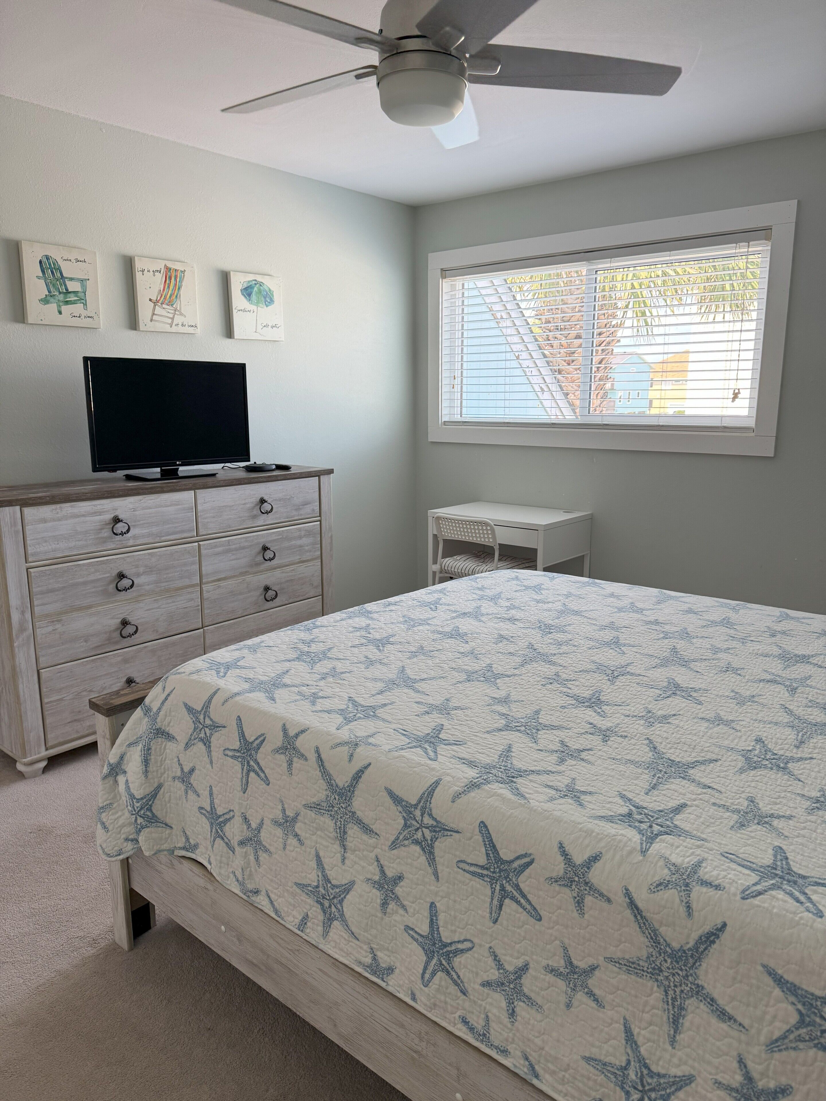 Guest Bedroom#2 w/ Queen bed and a small desk/office space