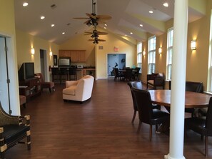 Interior - Rehoboth Crossing - Walk to outlets/dining/trail/beach - 3 Suites/4 Bathrooms (Rehoboth Beach)