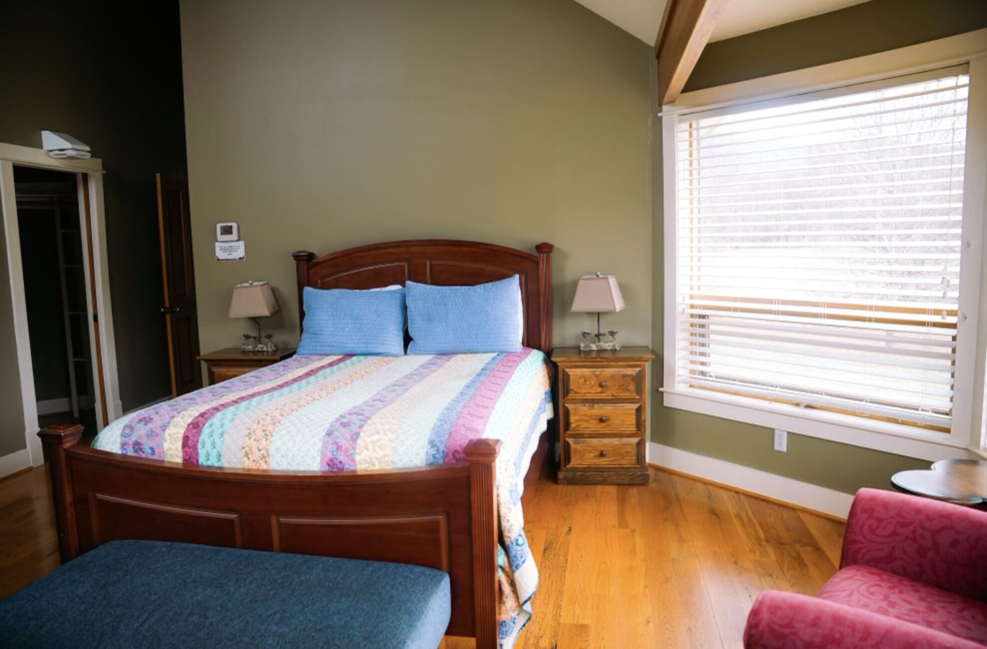 5 makuuhuonetta, ilmainen Wi-Fi, vuodevaatteet