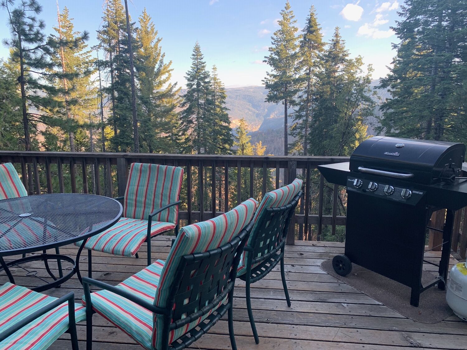 INSIDE YOSEMITE! 18 minutes to Yosemite Valley.  Spacious home with king beds. 