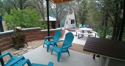 Zion's Cable Mountain Trail Head Cabin tiene capacidad para 13 embarque en el Parque Nacional Zion