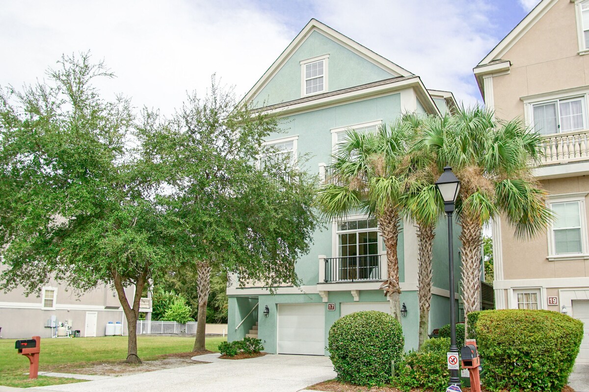 7 Bedroom Oceanview Home (Sleeps 24 Guests)