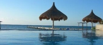 Brand New Luxury Villa, 3 BR, 3.5 Bath, Ocean Front, Sleeps 6