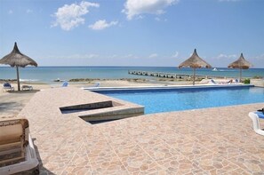 Piscina all'aperto, una piscina riscaldata