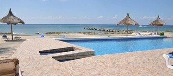 Brand New Luxury Villa, 3 BR, 3.5 Bath, Ocean Front, Sleeps 6