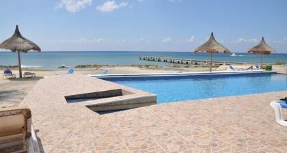 Brand New Luxury Villa, 3 BR, 3.5 Bath, Ocean Front, Sleeps 6