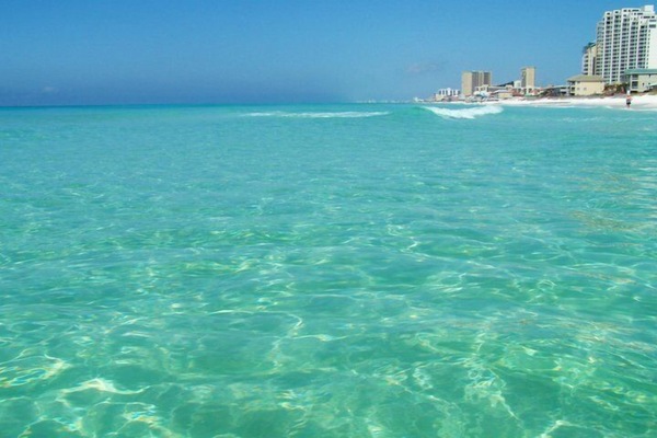 Ubicación cercana a la playa, tumbonas y toallas de playa