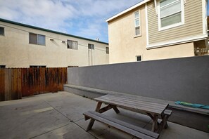 Outdoor dining - Great for Longer Stays, Near Beach and Downtown Carlsbad, Pet Friendly (Carlsbad)