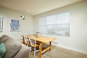 Dining - Great for Longer Stays, Near Beach and Downtown Carlsbad, Pet Friendly (Carlsbad)