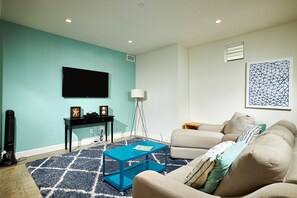 TV, DVD player - Great for Longer Stays, Near Beach and Downtown Carlsbad, Pet Friendly (Carlsbad)