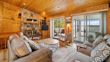 Téléviseur connecté, foyer, jeux vidéo, lecteur de DVD