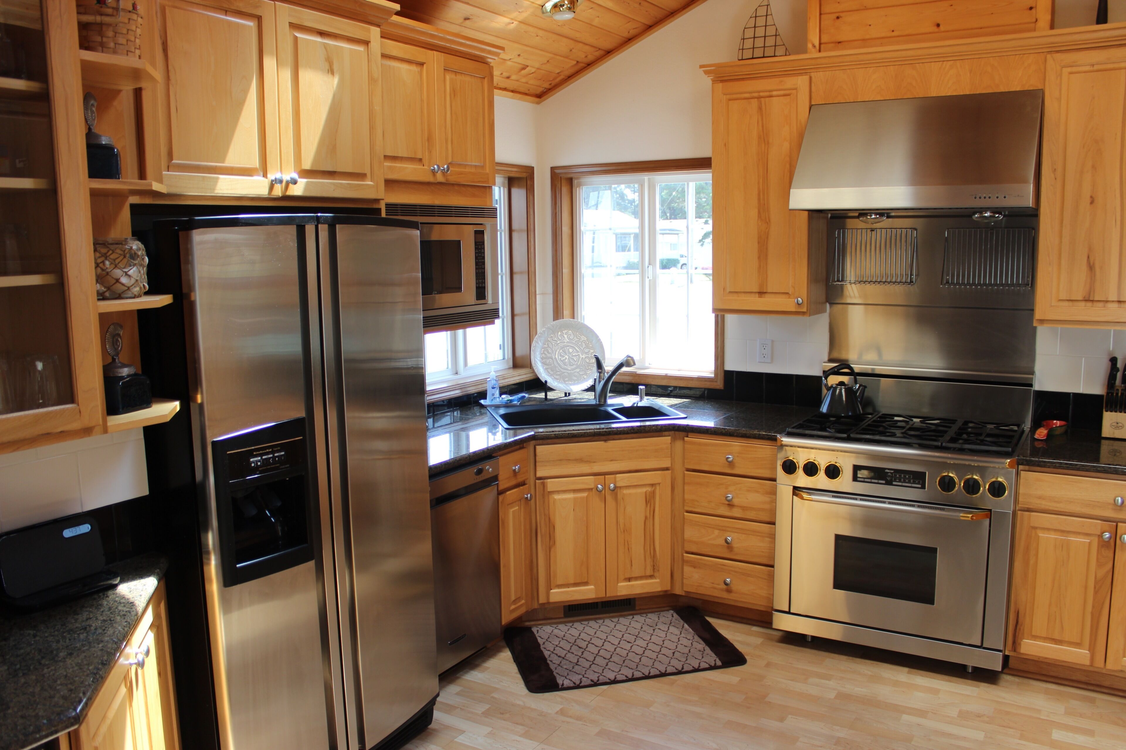 Come stay at Seaside's Finest, One block to the beach!