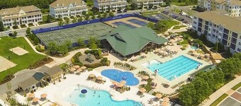 SUPER 5 BR, 3.5 bath, sleeps 12 in the heart of Bayside! EV charging and extras!