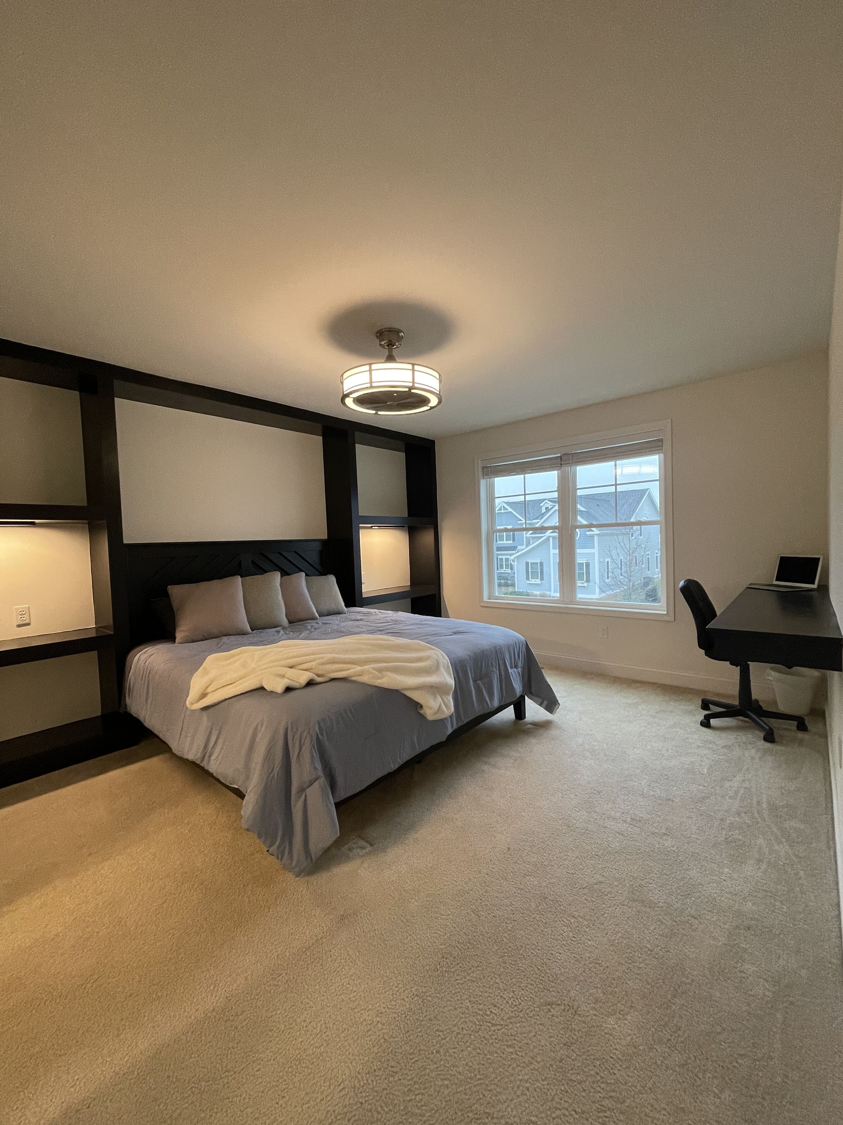 5 bedrooms, desk, iron/ironing board, WiFi