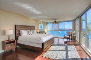 9 bedrooms, desk, iron/ironing board, free WiFi - 3 Levels of Water Front • A/C • 5 Outdoor Spaces (San Diego)