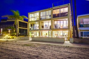 Exterior - 3 Levels of Water Front • A/C • 5 Outdoor Spaces (San Diego)