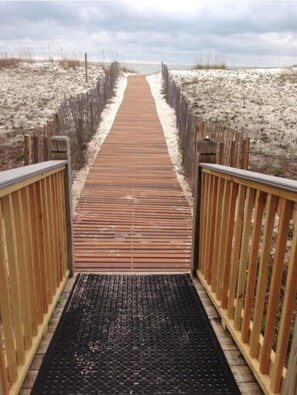 Property grounds - Direct Beach Front!  Tropic Isles 604........ (Gulf Shores)