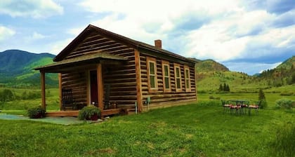 1916 Escuela cerca de paseos a caballo de Yellowstone, tirolesa, rafting, senderismo