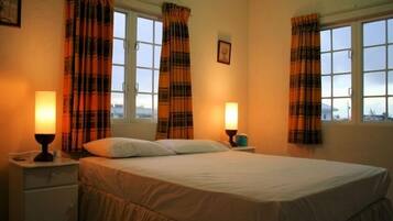 2 bedrooms, desk, iron/ironing board, free WiFi