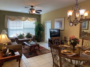 Télévision, jeux vidéo, lecteur de DVD, baby-foot