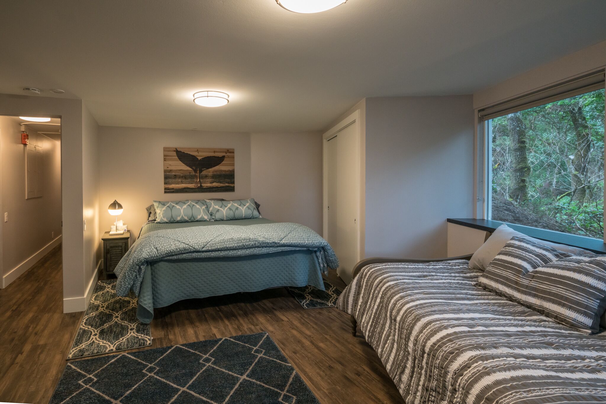 Apartment bedroom (with king and daybed)