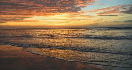 North End Virginia Beach Retreat -Private Pool -Walk to Beach -Sleeps X