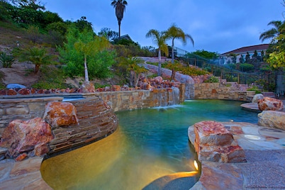 Spacious Coastal Aviara Pool Home, Close To Beach And Several Local Attractions