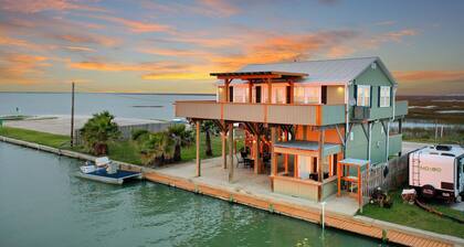 $30k Remodel Beach/Bay House on a canal - The Amazing Margarita Sunsets