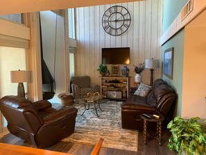 Smart TV, video games, DVD player, books - Lake Travis Retreat - Water View (Leander)