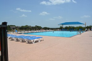 Outdoor pool - Lake Travis Retreat - Water View (Leander)