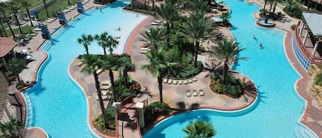 Inomhuspool och utomhuspool