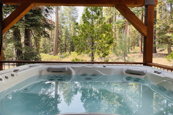 Awe, new hot tub to melt away the days worries as you watch the forest.