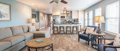 TV connectée, lecteur de DVD, livres