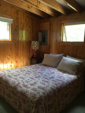 1 bedroom, iron/ironing board, free WiFi - Authentic Northern Maine Lakeside Retreat.  Live Like A Local! (New Limerick)