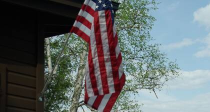 Aito Pohjoinen Maine Lakeside Retreat. Live Like Paikallinen!